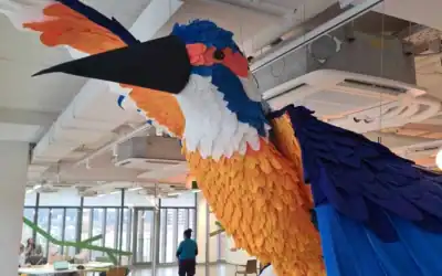 Makro ave sobrevolando Madrid