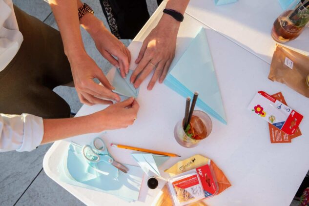 Missmsmith Arte en papel installation Red Bull Organics Picalagartos Madrid taller Missmsmith Arte en papel installation Red Bull Organics Picalagartos Madrid taller